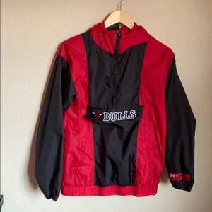 Sizable pouch on the front and two regular pockets